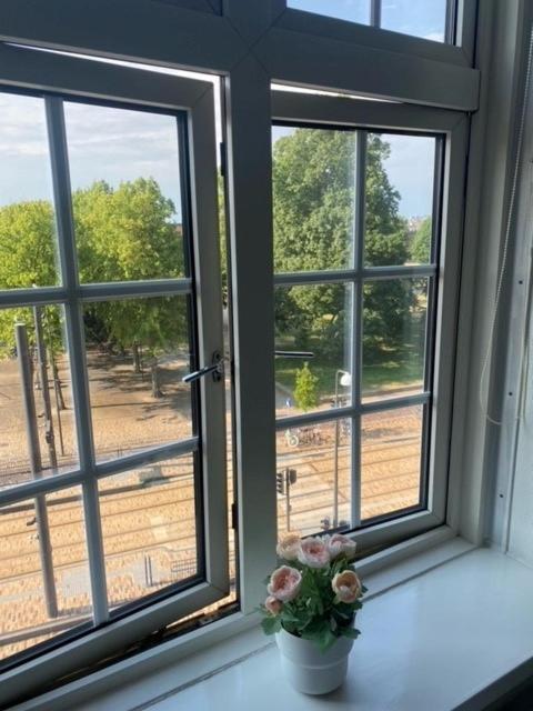 Danhostel Odense City Экстерьер фото A window with secondary glazing