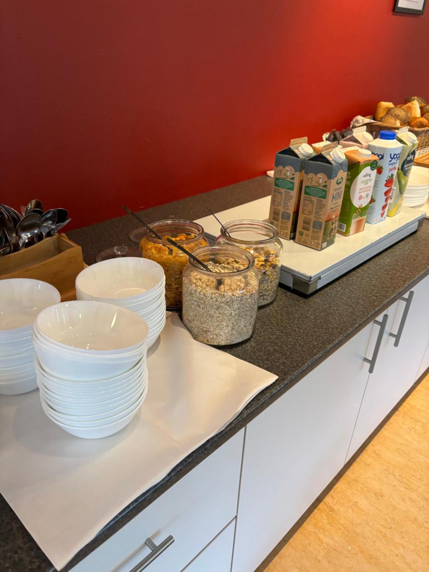 Danhostel Odense City Экстерьер фото Breakfast buffet at a hotel