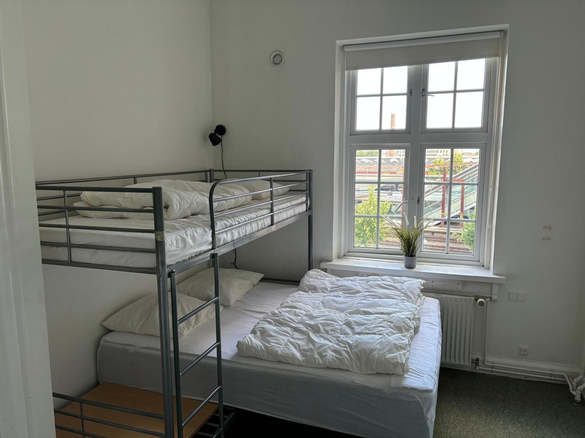Danhostel Odense City Экстерьер фото A bunk bed in a hostel