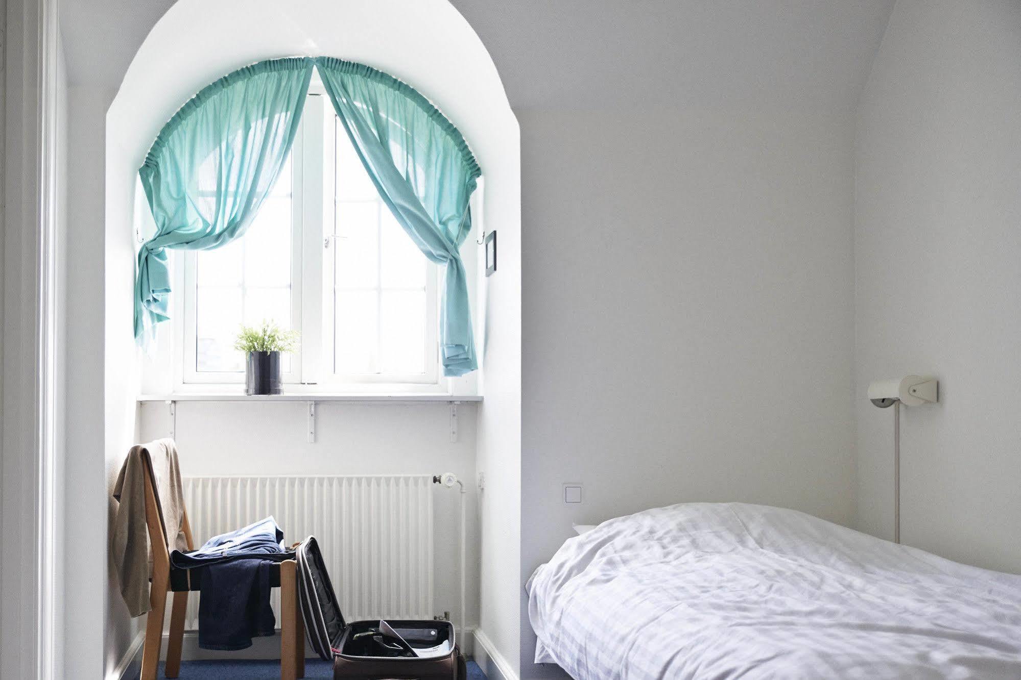 Danhostel Odense City Экстерьер фото A typical room at the International College of Hotel Management